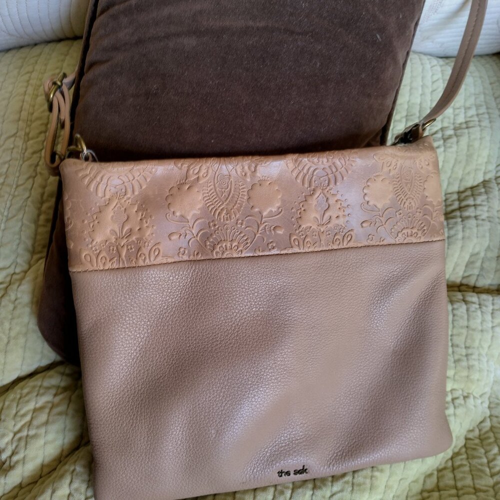 Genuine pebble leather purse, embossed top, tan, crossbody, great condition